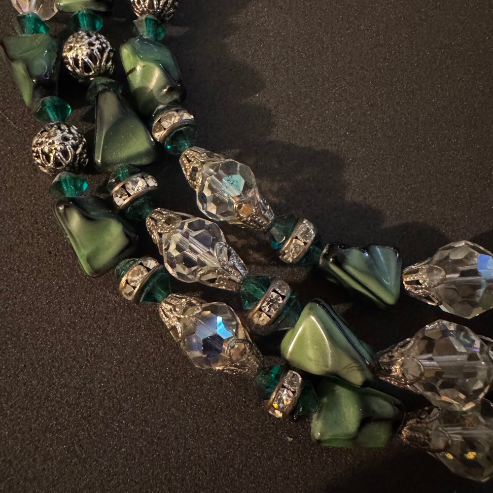 Vintage Green Beaded Necklace Aurora Borealis Crystal Statement Bib - Picture 2 of 3